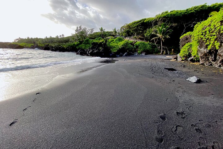 Waianapanapa State Park
Black sand beach